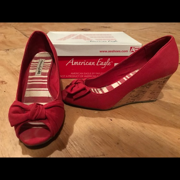 American Eagle By Payless Shoes - Super cute red wedges